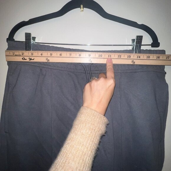 GMens Gray Knit Jogger Pants With Slim Tapered Leg & Adjustable Drawstring Waist - Picture 4 of 9